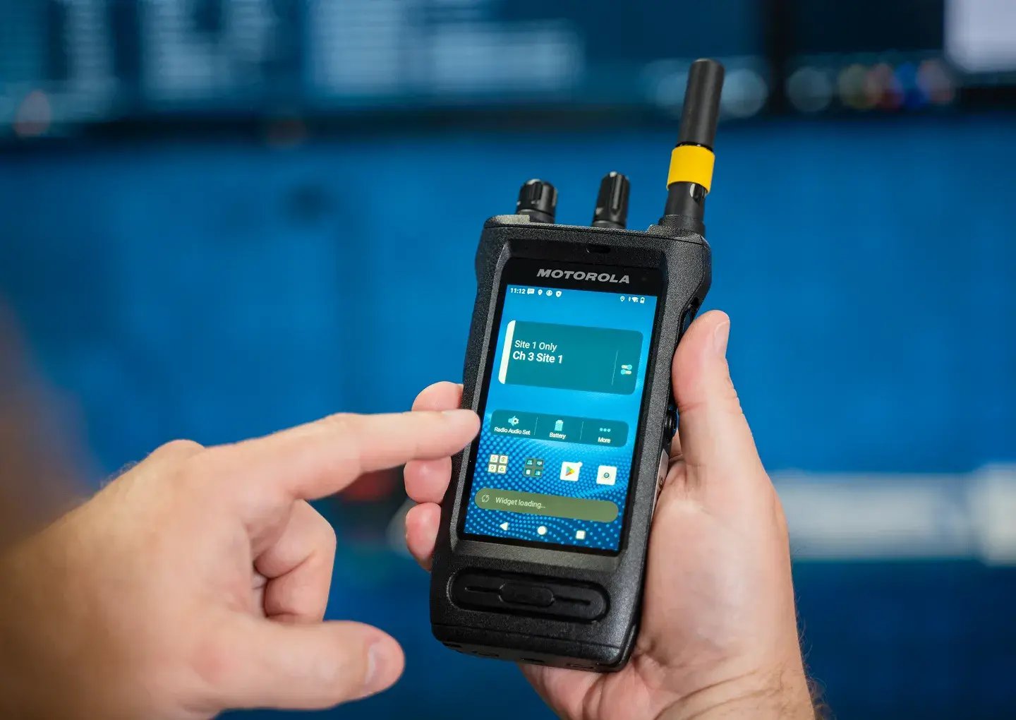 hand-held-radio-wit-screen