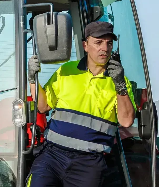 agricultural_man-on-traktor-on-radio