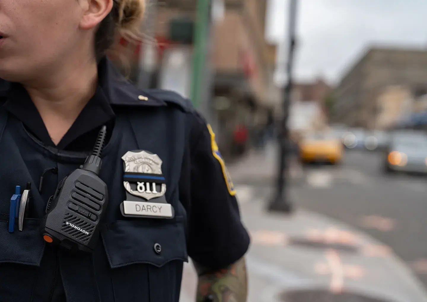 female-police-officer-closeup