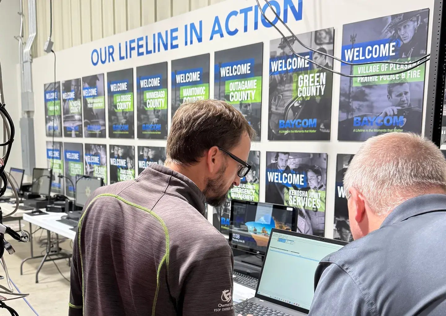 lifeline-sign-people-talking-3